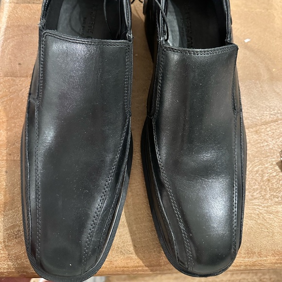 Kenneth Cole New York. Mens dress shoes.  8.5 - Picture 2 of 8